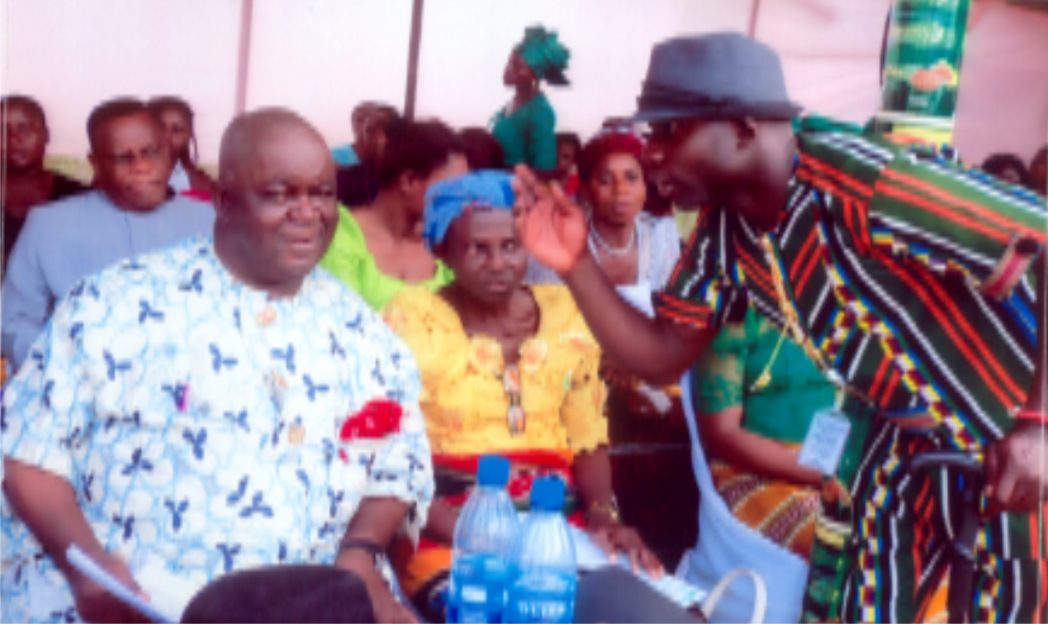 President Yiinu Kpean Young Fishing Co-operative Investment and Credit Society, Mr Eric Y. Nwinee (right) chatting with Chairman of the occasion and Rep. Co-operative Federation, Chief S. A. Idasefiema during the launching of the Co-operative at Kono waterside. With him is President Rivers State Co-operative Financing Agency Mrs T. T. Dappa. Photo: Nwiueh Donatus Ken