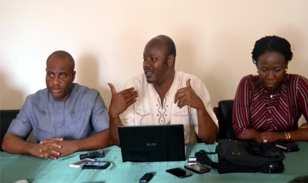 Rivers State (NUJ) Chairman, Mr Opaka Dokubo (middle) addressing pressmen, during a briefing on governorship candidates debate by Advocacy for Violence free 2015 elections at the NUJ temporary state secretariat, Port Harcourt, yesterday.With him is Public Affairs Analyst, Mr Biobele E. Arimie (left) and RATTAWU Chairman, Opi Erekosima