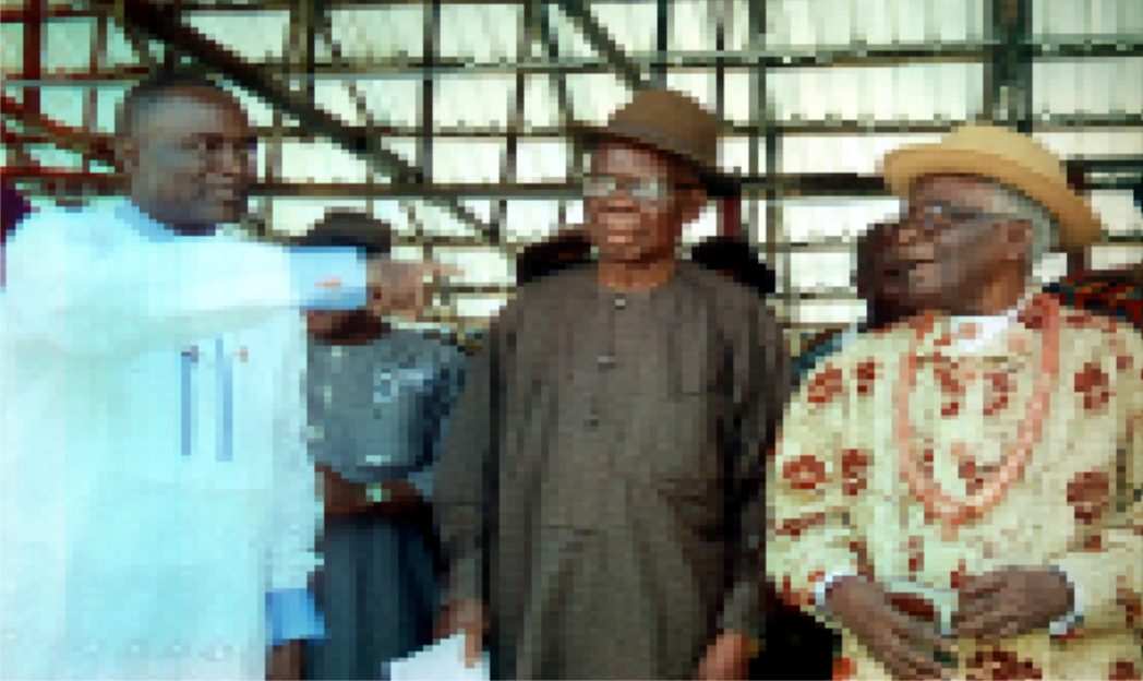 Hon. Belema Okpokiri (left), member representing Okrika Constituency, Rivers State House of Assembly explaining a point to HRH Emmanuel Obudibo (JP) Amayanabo of Ogoloma (right) during the commissioning ceremony of an ultra modern market in Okrika recently, while Chief E. A. G. Inimgbatuboni III, Head Chief, Amadi-Ama Community and others watch. Photo: Ibioye Diama