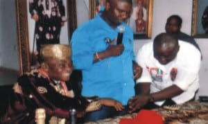 All Progressives Congress governorship candidate, Rivers State, Dr Dakuku Adol Peterside (middle), introducing State Secretary of the party, Mr Charles Beke (right) to the Paramount Ruler of Oginigba community, Eze G.B. Odum, during a courtesy visit to the palace of the monarch in Oginigba community, last Friday.