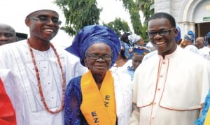 Parish Priest, St. Joseph Pro-Cathedral Catholic Church, Msgr. Stephen Uzomah (right) congratulating Mrs Florence Okonta, after her conferment of Mothers Faith (Ezinne Okwukwe), by the Catholic Women Organisation in Asaba, Delta State. With them is Chief Executive, Fred Okonta and Co. Chattered Accountants, Chief Fredrick Okonta.