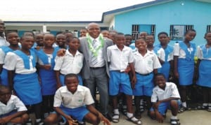 RSUST VC  posing with students of the ISS during the commissioning of the 1000 sitting capacity Assembly/Administrative complex last Thursday.                                                               Photo: Sogbeba  Dokubo