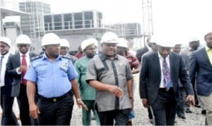 Governor Nyesom Wike of Rivers State (middle), being welcomed to Port Harcourt Refinery Company by the Managing Director of the Company, Dr. Bafred Audu Eujugu (2nd right)  and other dignitaries, recently.