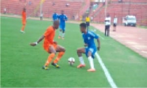 A Dolphins’ player (right) attempting to out-wit an opponent at the Liberation Stadium, Port Harcourt. The  team will now play at the Adokiye Amiesimaka Stadium. Photo: Chris Monyanga