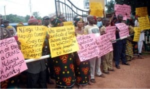 Members of Ndiagu Uwani Akpugo Community of Enugu State, protesting alleged imposition of an Igwe on the community in Enugu recently.