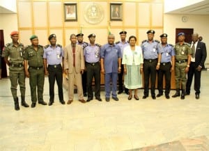 Rivers State Governor, Chief Nyesom Wike (middle), his Deputy, Dr.( Mrs) Ipalibo Harry Banigo, Commissioner of Police, Mr. Musa Kimo (5th left) and other members of the Rivers State Police Command, during a courtesy call to Government House, Port Harcourt on Thursday.