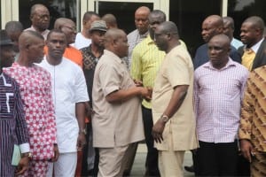 Rivers State Governor, Chief Nyesom Wike (middle), in a handshake with Chairman, Inter Party Advisory Council, Bro Felix Obuah, during a courtesy call by members of IPAC in Government House, Port Harcourt over the weekend