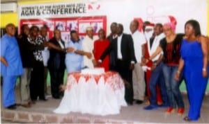 Members of Nigerian Institute of Public Relations (NIPR), Rivers State chapter and other guests, cutting the end of year cake, during the body’s end of year party and awards ceremony in Port Harcourt, recently. Photo: Egberi A. Sampson