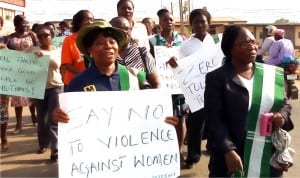 The President Association of  Women Doctors, Dr Boladale Mapayi (right), Leading other women Doctors in protest against women violence within the Obafemi Awolowo University  Teaching Hospital Complex (OAUTHC), Ile-ife.