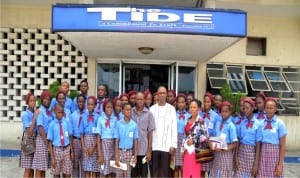 Deputy News Editor Rivers State Newspaper Corporation, Mr Reward Akwu in a group photograph with His Glory Basic Foundation School Igwuruta, Port Harcourt during excusion visit to the Corporation, recently.           Photo: Prince Dele Obinna.