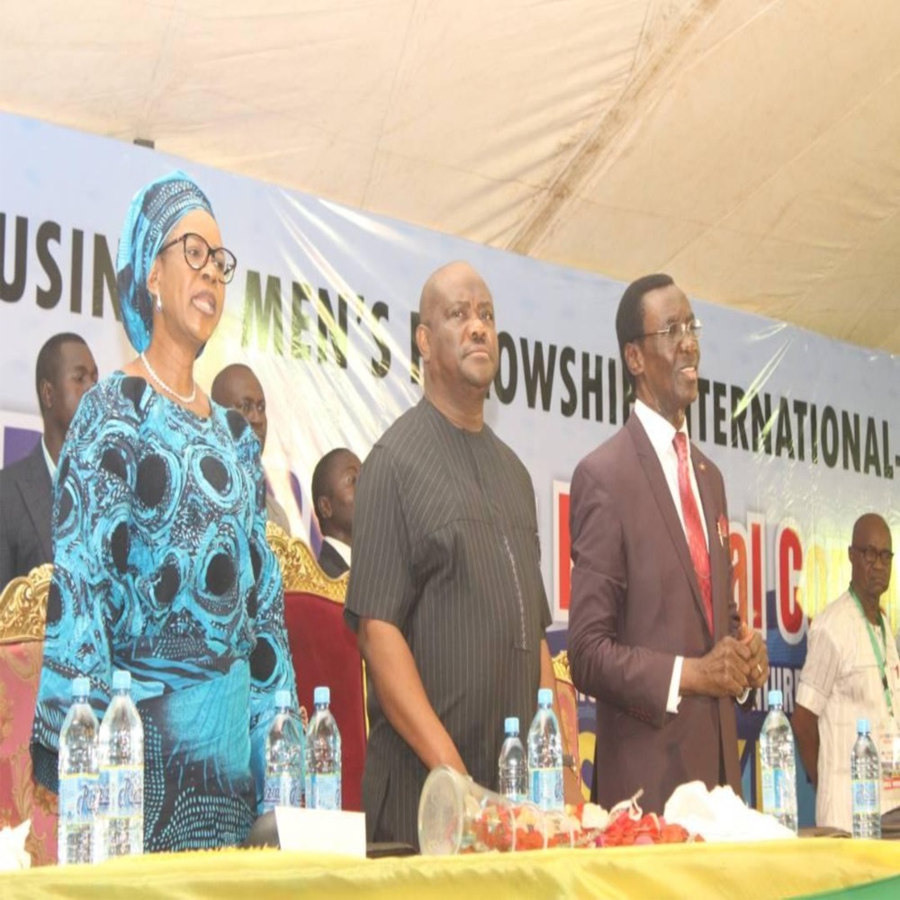 Rivers State Governor, Chief Nyesom  Wike  (middle),with  wife of Delta State Governor, Dame Judith Okowa,  the National President,  Full Gospel Business Men Fellowship International, Nigeria, Architect Ifeanyi Odedo (2nd right) and other dignitaries at the Fellowship’s 2017 Port Harcourt Regional Convention at the Yakubu Gowon Stadium, Elekahia, Port Harcourt, last Saturday.