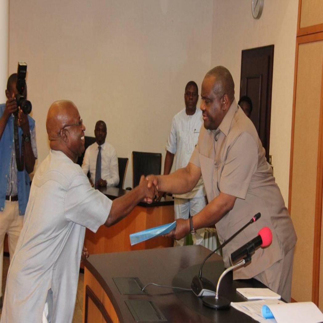 Rivers State Governor, Chief Nyesom Wike (right), receiving the second term endorsement document from the President-General of Ogbakor Etche, Sir Machy Nwodim, during a solidarity visit by traditional rulers and leaders of the Etche Ethnic Nationality at the Government House, Port Harcourt, last Monday.