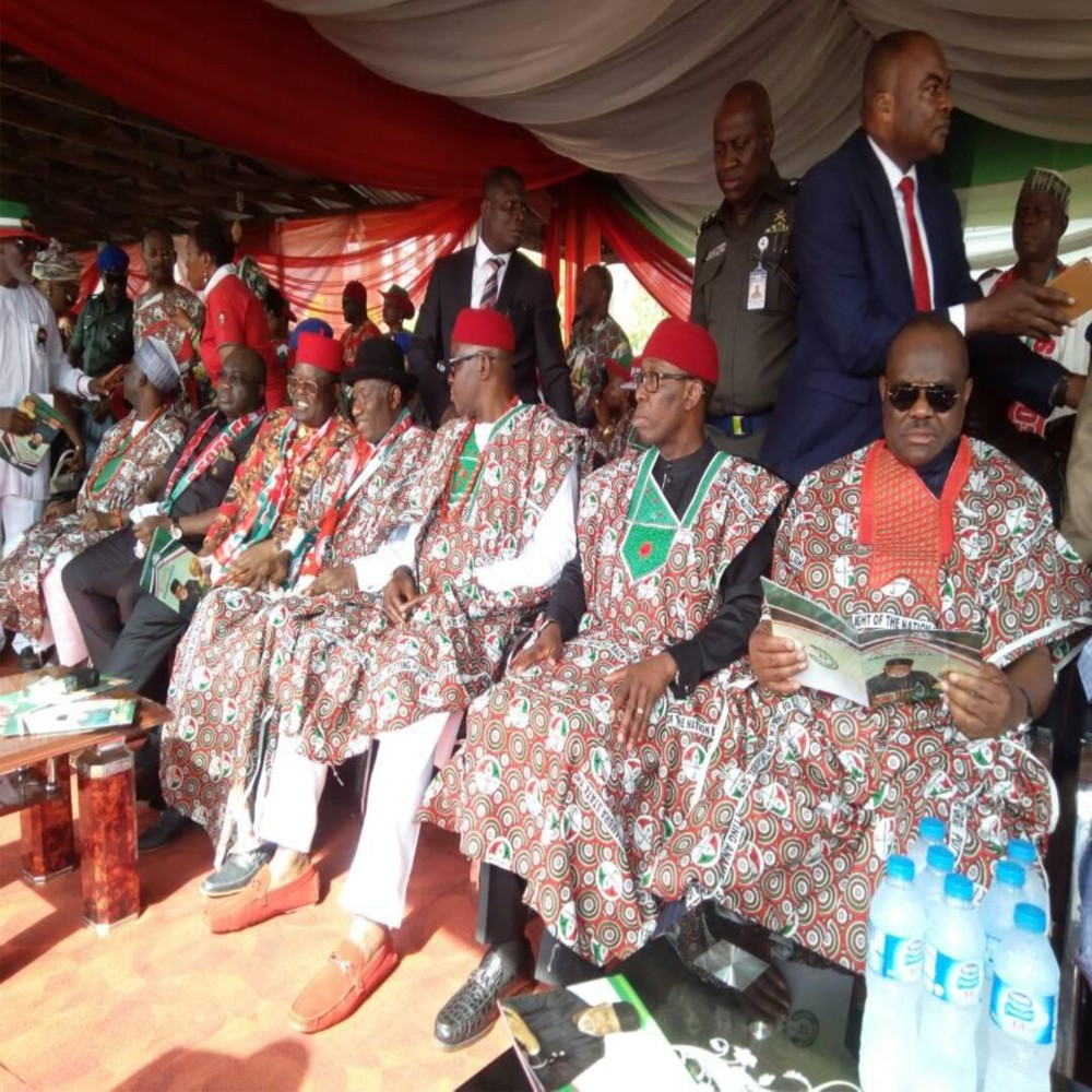 R-L: Rivers State Governor, Chief Nyesom Wike, Delta State Governor, Senator Ifeanyi Okowa, Ekiti State Governor, Peter Ayodele Fayose, former President Goodluck Jonathan, Ebonyi State Governor, Chief Dave Umahi and others, during the Anambra State governorship PDP campaign grand finale in Onitsha, yesterday. 